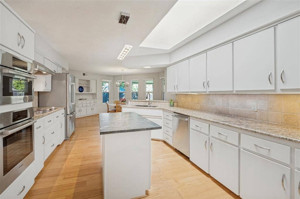 3843 Regent Drive, Dallas, TX 75229 3843 Regent Drive, Dallas, TX 75229