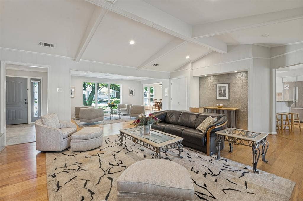 3843 Regent Drive, Dallas, TX 75229 3843 Regent Drive, Dallas, TX 75229