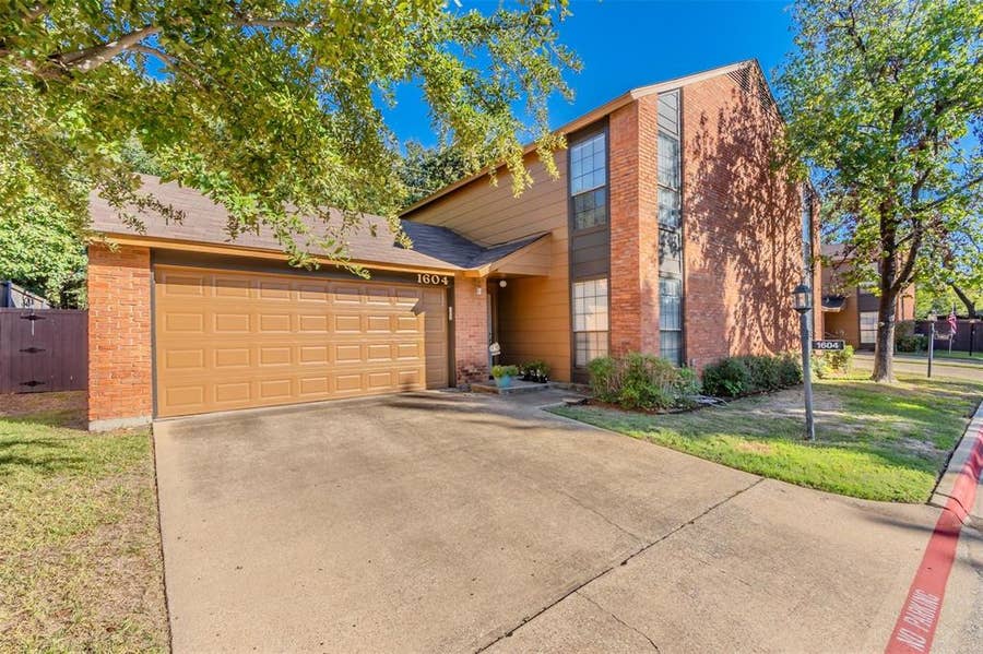 Property photo for 1604 Brentwood Drive, Irving, TX