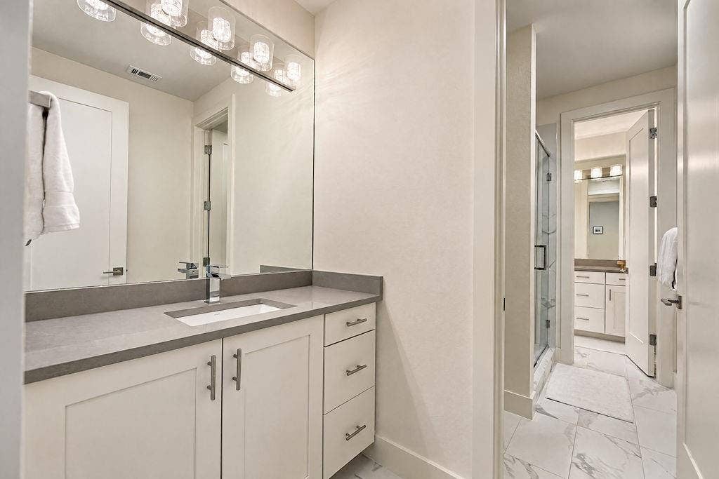 4515 Cowan Avenue, Dallas, TX 75209 Jack and Jill guest bathroom on the 2nd floor