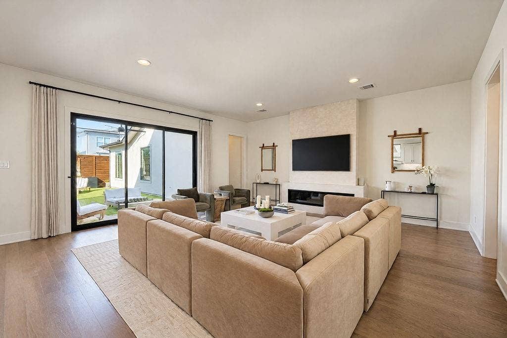 4515 Cowan Avenue, Dallas, TX 75209 Sliding glass doors open directly to the back patio, letting fresh breeze fill the main living area on warm afternoons