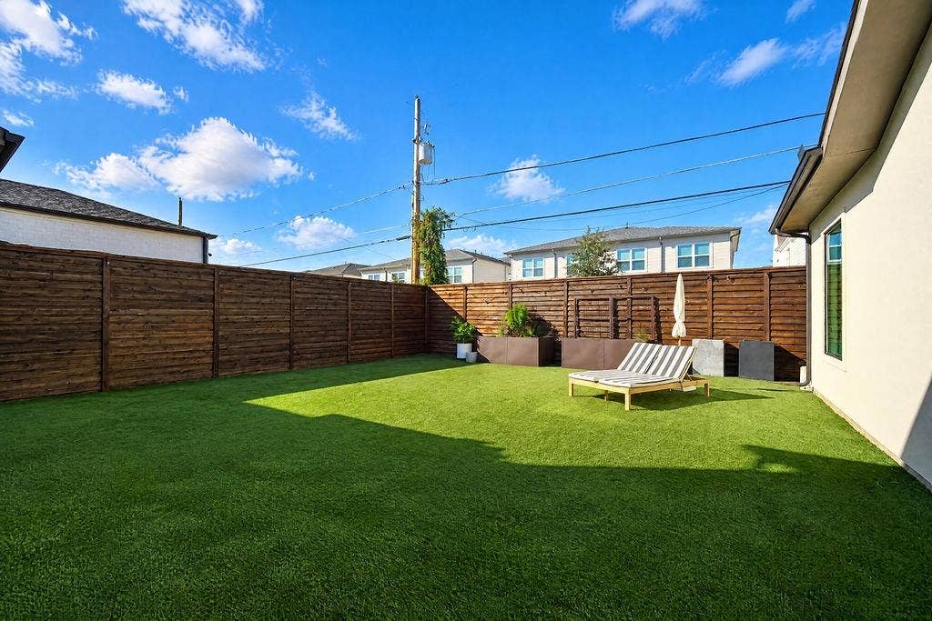 4515 Cowan Avenue, Dallas, TX 75209 Soaking up the Texas sunshine or tossing a ball around takes zero prep work in this low-maintenance turfed backyard