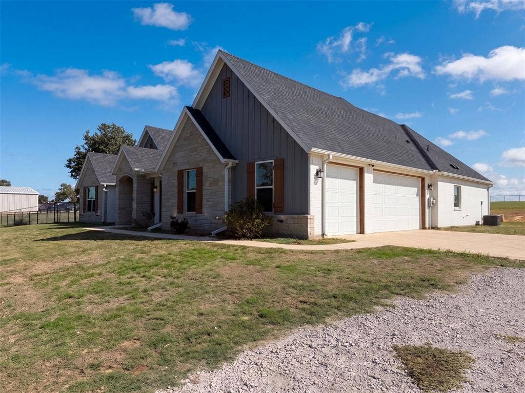 1532 Turpin Lake Road, Poolville, TX 76487
