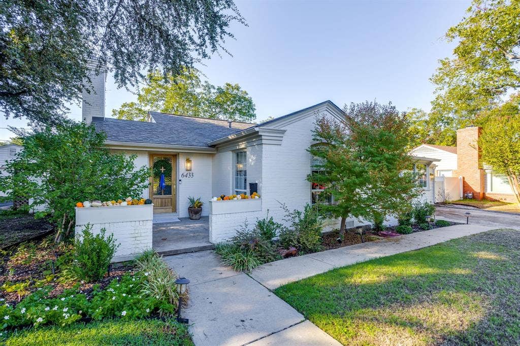 6433 Rosemont Avenue, Fort Worth, TX 76116
