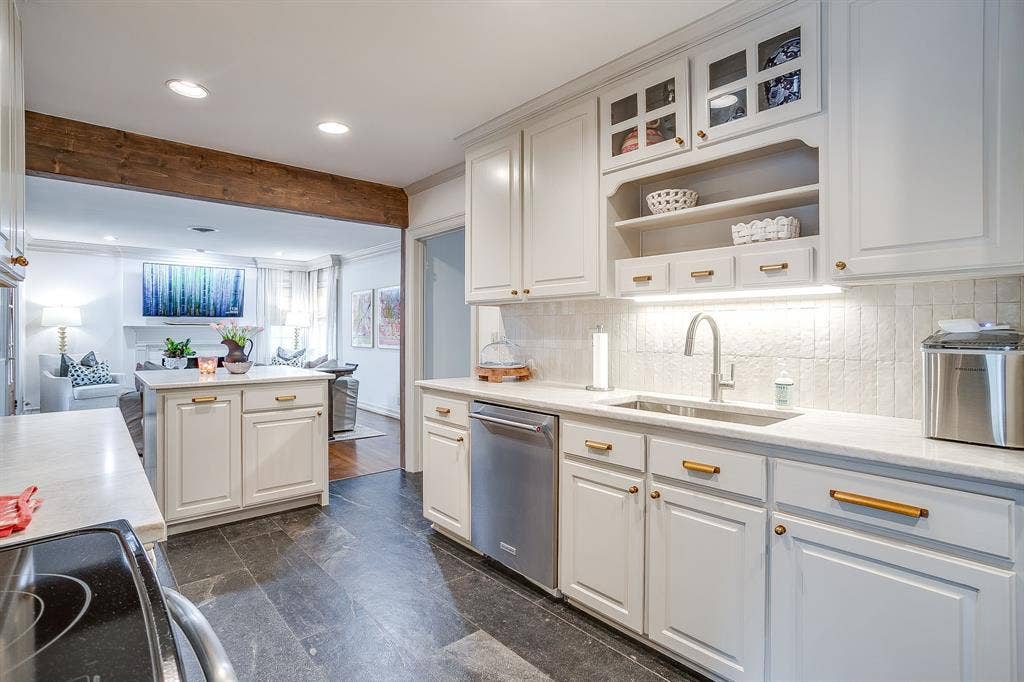 6433 Rosemont Avenue, Fort Worth, TX 76116