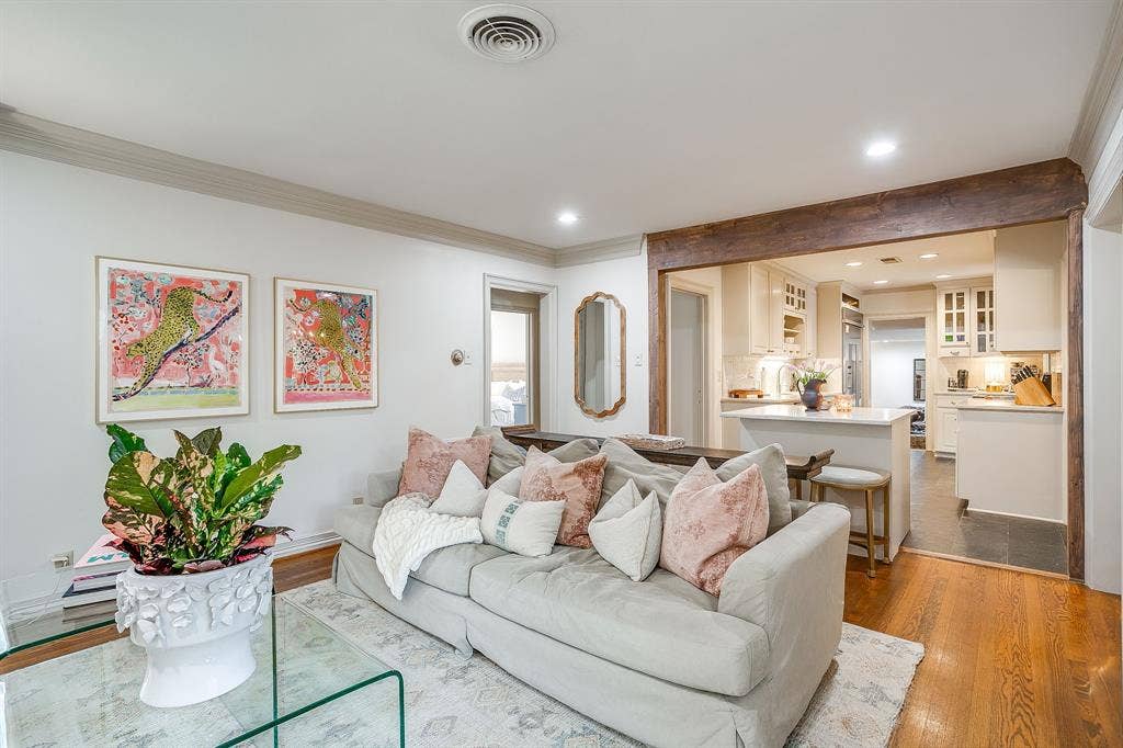 6433 Rosemont Avenue, Fort Worth, TX 76116