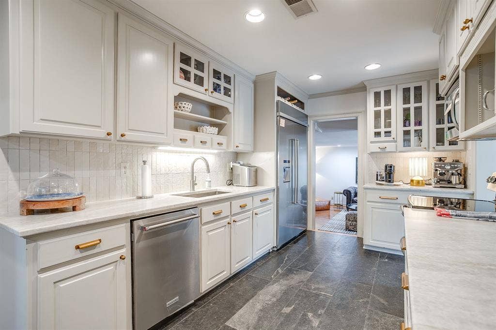 6433 Rosemont Avenue, Fort Worth, TX 76116