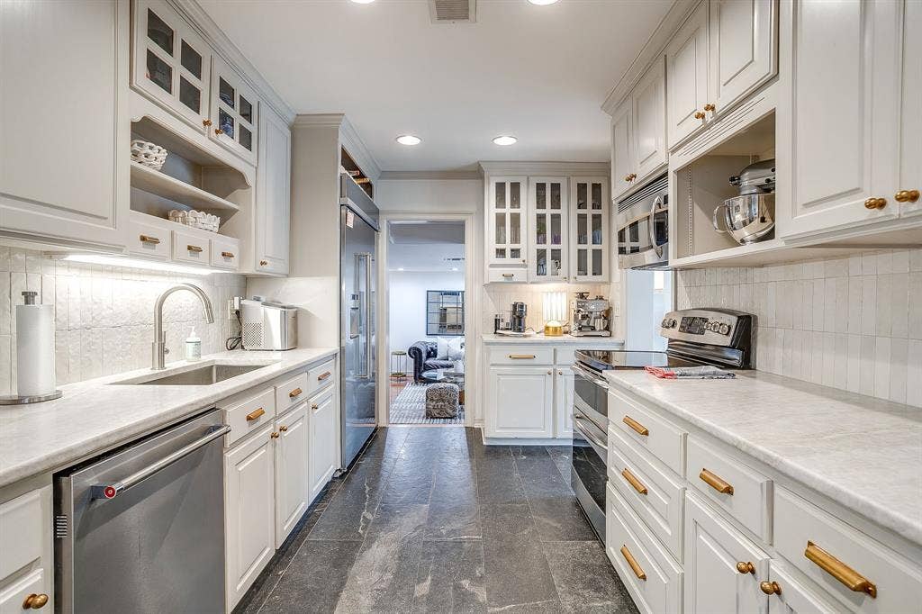 6433 Rosemont Avenue, Fort Worth, TX 76116