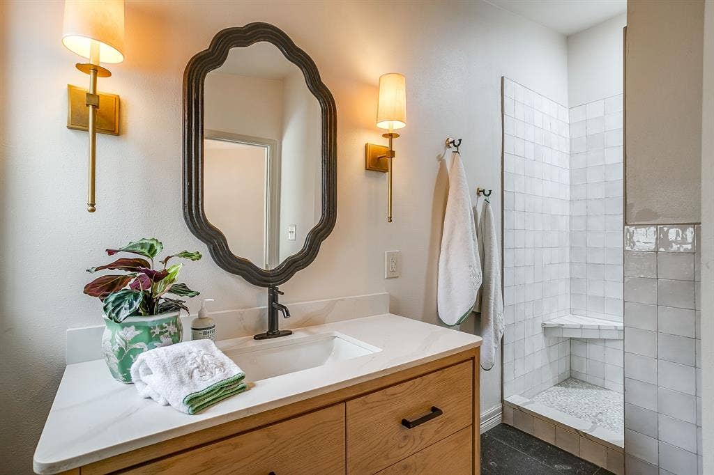 6433 Rosemont Avenue, Fort Worth, TX 76116