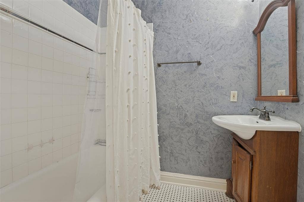 6324 Velasco Avenue, Dallas, TX 75214