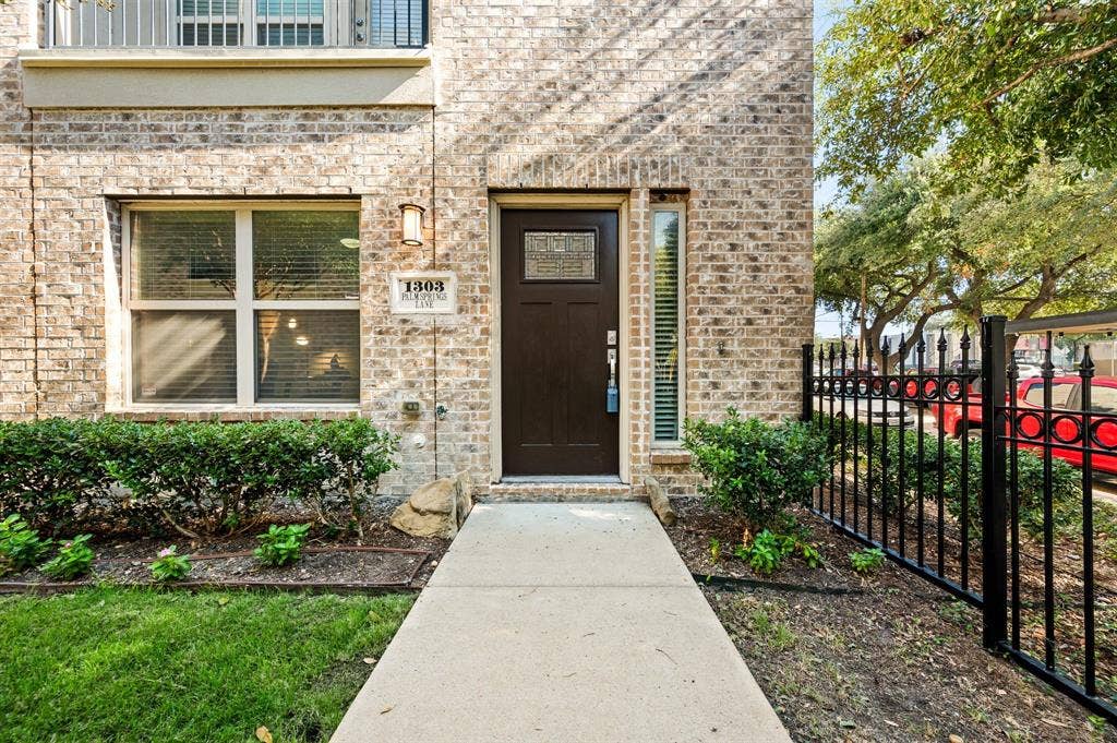 1303 Palm Springs Lane, Dallas, TX 75204 1303 Palm Springs Lane, Dallas, TX 75204