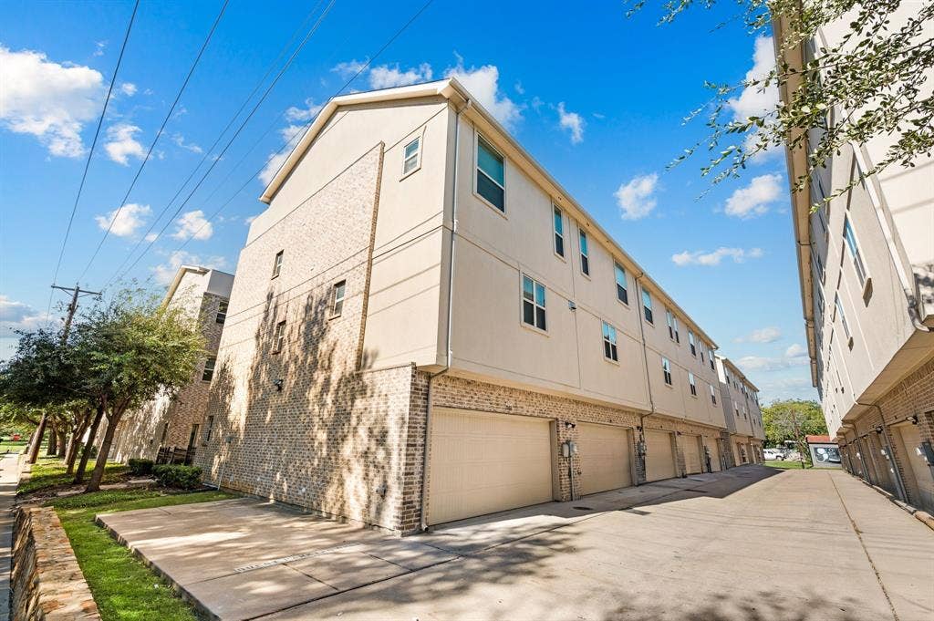 1303 Palm Springs Lane, Dallas, TX 75204 1303 Palm Springs Lane, Dallas, TX 75204