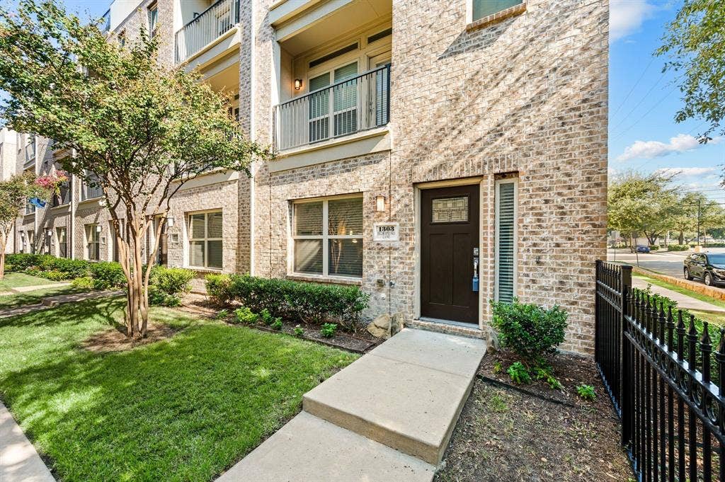 1303 Palm Springs Lane, Dallas, TX 75204 1303 Palm Springs Lane, Dallas, TX 75204
