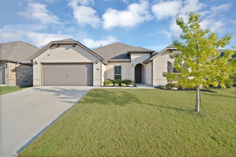Property photo for 1066 Fleetwood Drive, Justin, TX