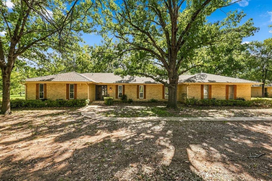 Property photo for 8260 Tudor Lane, Argyle, TX