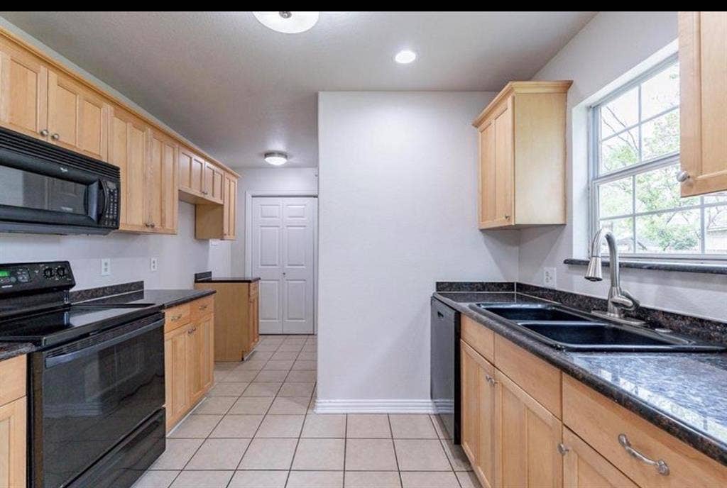 1618 Ash Street, Grand Prairie, TX 75050 1618 Ash Street, Grand Prairie, TX 75050