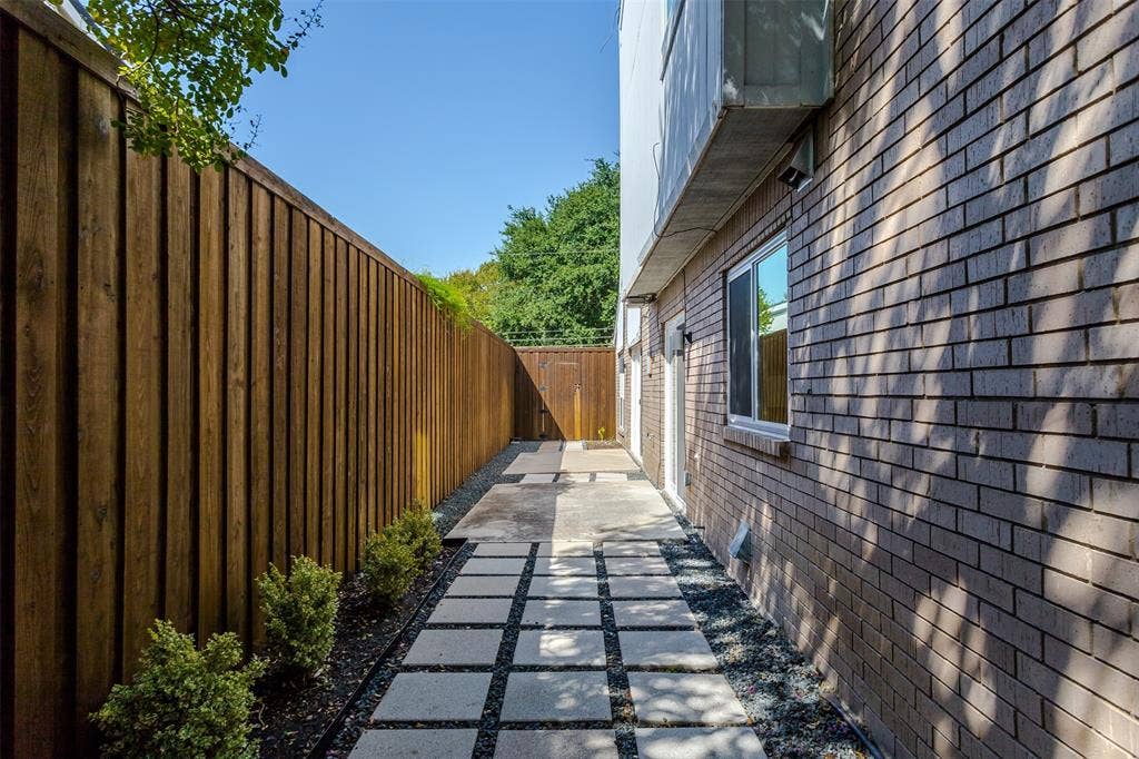9517 Moss Farm Lane, Dallas, TX 75243 Exterior Patio