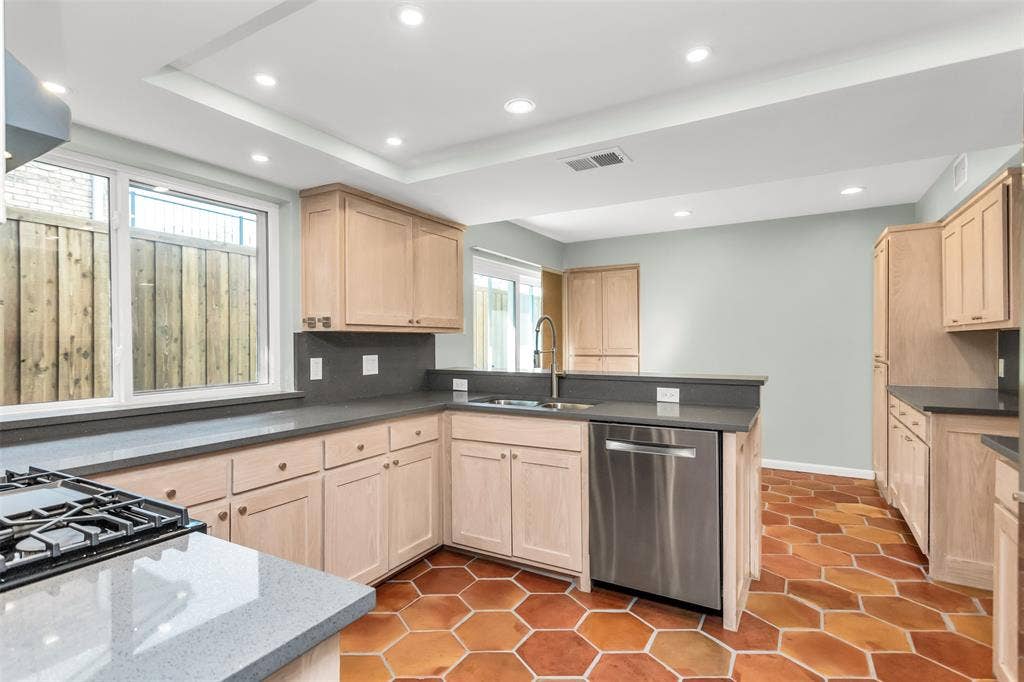 9517 Moss Farm Lane, Dallas, TX 75243 9517 Moss Farm Lane, Dallas, TX 75243