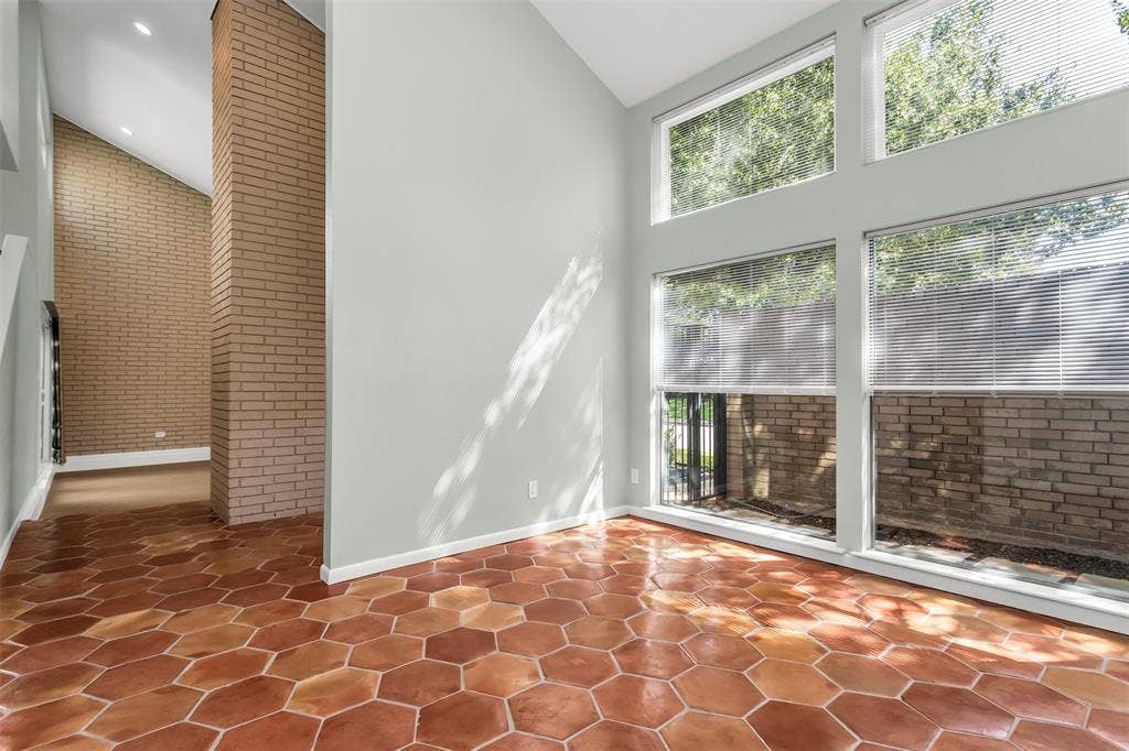 9517 Moss Farm Lane, Dallas, TX 75243 9517 Moss Farm Lane, Dallas, TX 75243