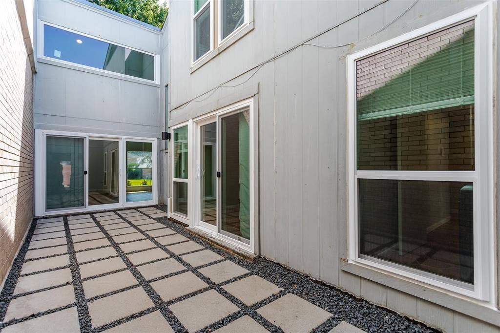 9517 Moss Farm Lane, Dallas, TX 75243 Interior Patio