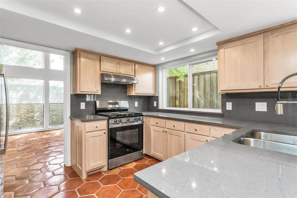 9517 Moss Farm Lane, Dallas, TX 75243 9517 Moss Farm Lane, Dallas, TX 75243