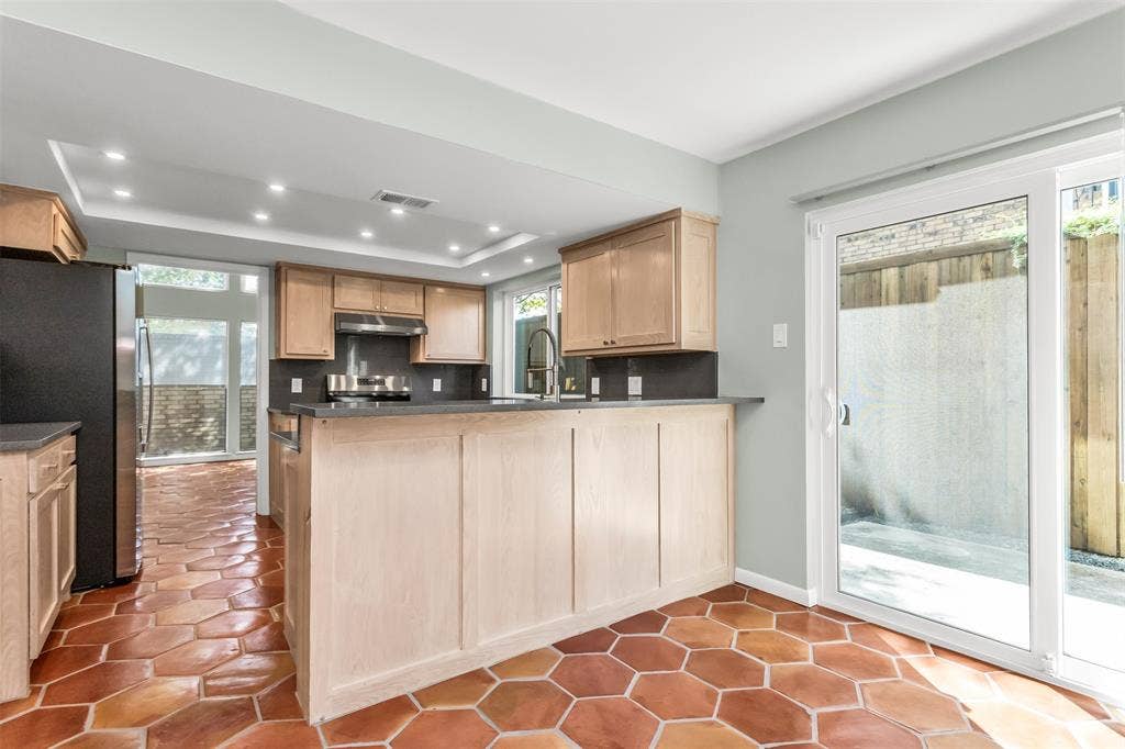 9517 Moss Farm Lane, Dallas, TX 75243 9517 Moss Farm Lane, Dallas, TX 75243