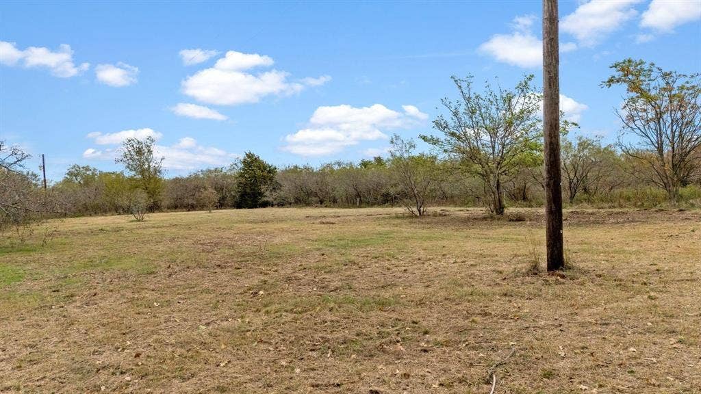 870 Wagoner Road, Waco, TX 76705 Expansive acreage featuring open grass fields and mature native trees