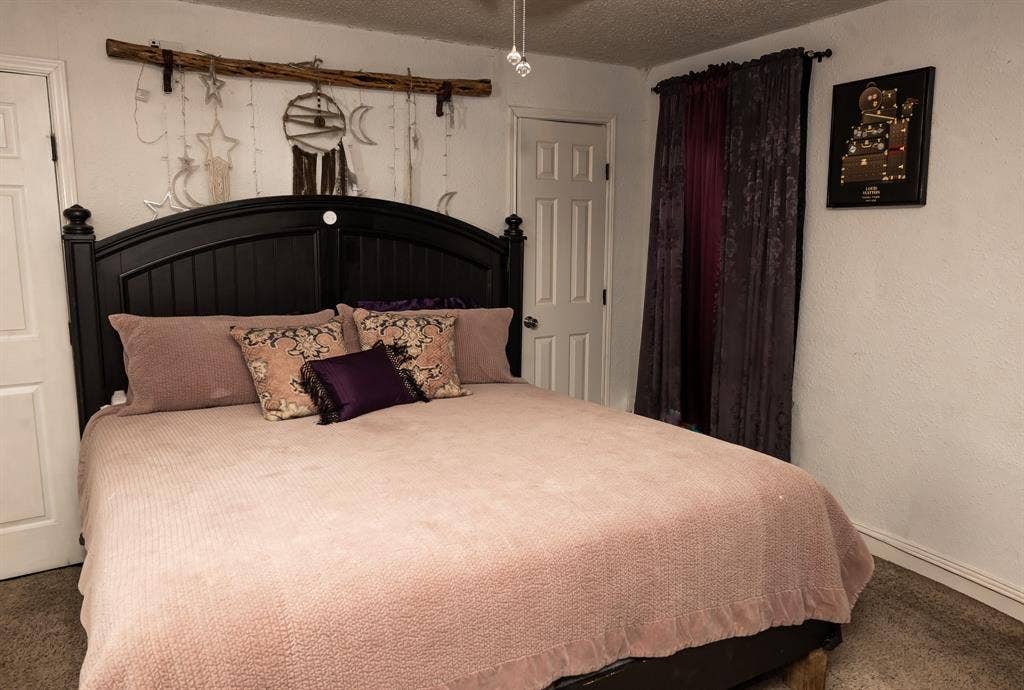 Room featuring neutral wall finishes, multi-panel interior doors, and a ceiling-mounted light fixture