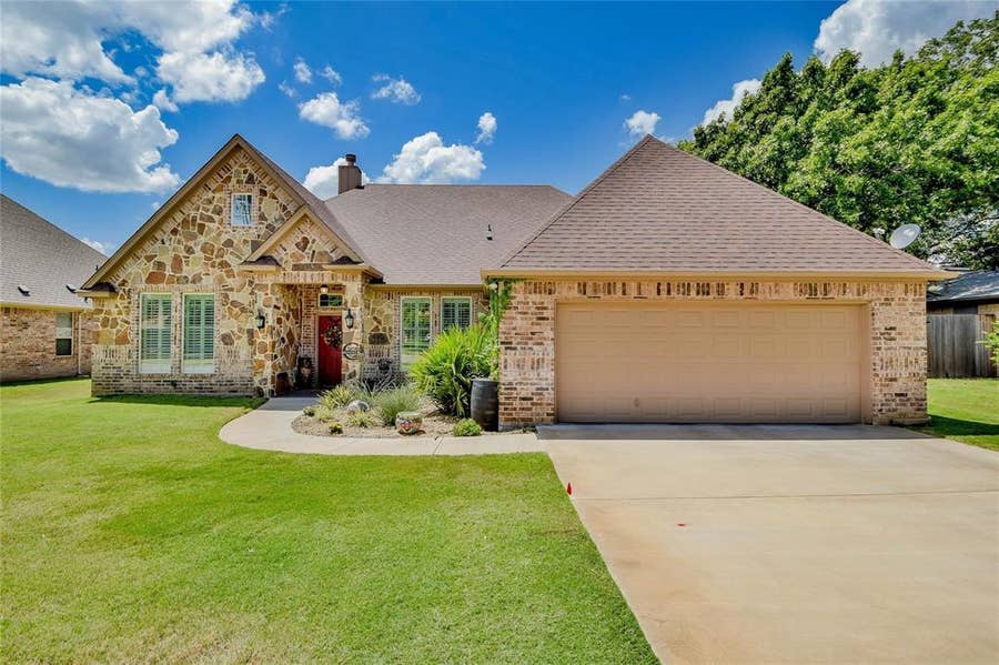 Property photo for 1112 Harbor Lakes Drive, Granbury, TX