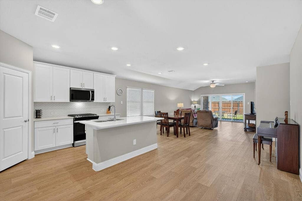 903 Edgehurst Drive, Princeton, TX 75071 Open-concept interior featuring light wood-finish flooring throughout
