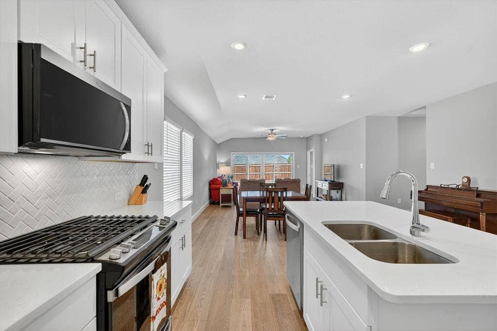903 Edgehurst Drive, Princeton, TX 75071 Kitchen