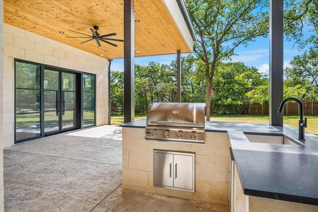 Outdoor Kitchen area
