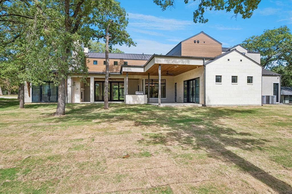 Additional view of back of the structure and yard