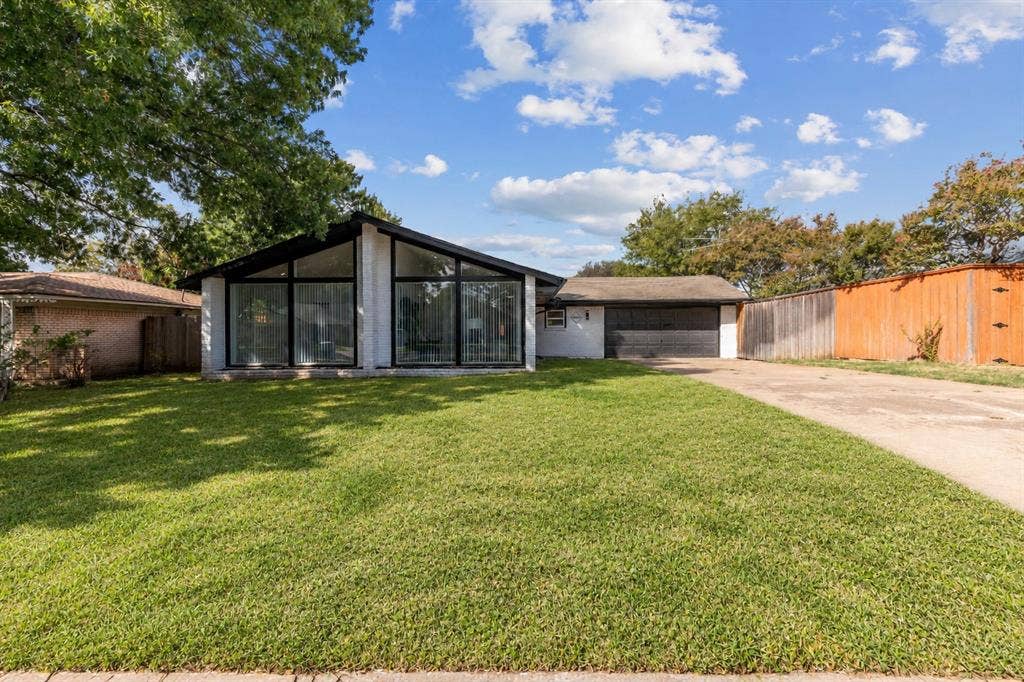 1241 Stevens Ridge Drive, Dallas, TX 75211