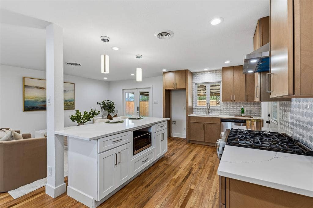 1241 Stevens Ridge Drive, Dallas, TX 75211