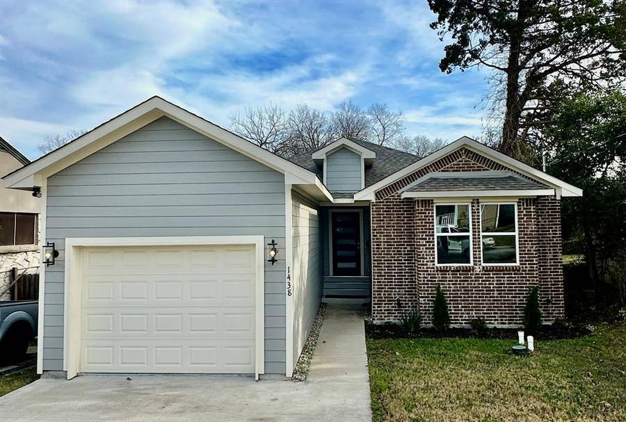 Property photo for 1438 E Waco Avenue, Dallas, TX