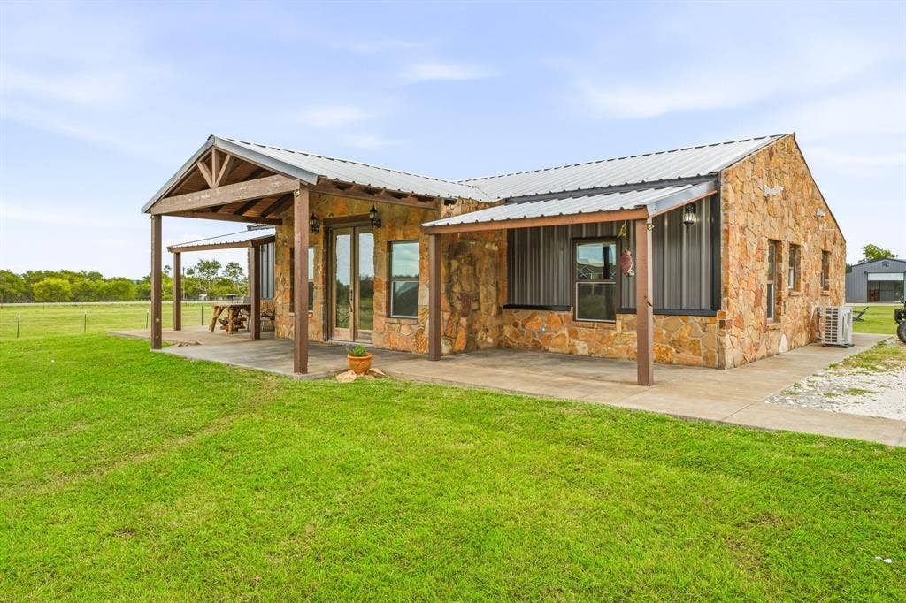 121 Private Road 2121, Meridian, TX 76665