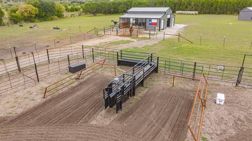 121 Private Road 2121, Meridian, TX 76665