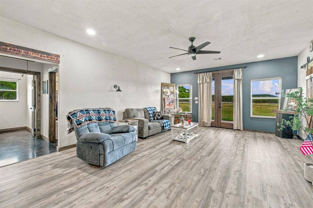 121 Private Road 2121, Meridian, TX 76665