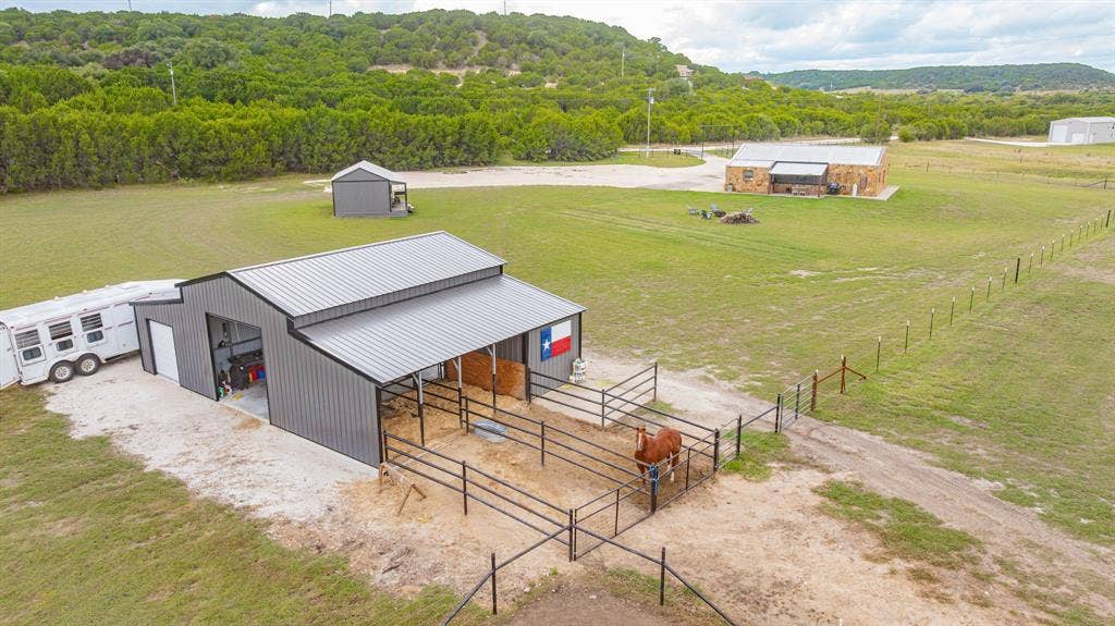 121 Private Road 2121, Meridian, TX 76665