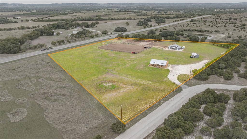 121 Private Road 2121, Meridian, TX 76665