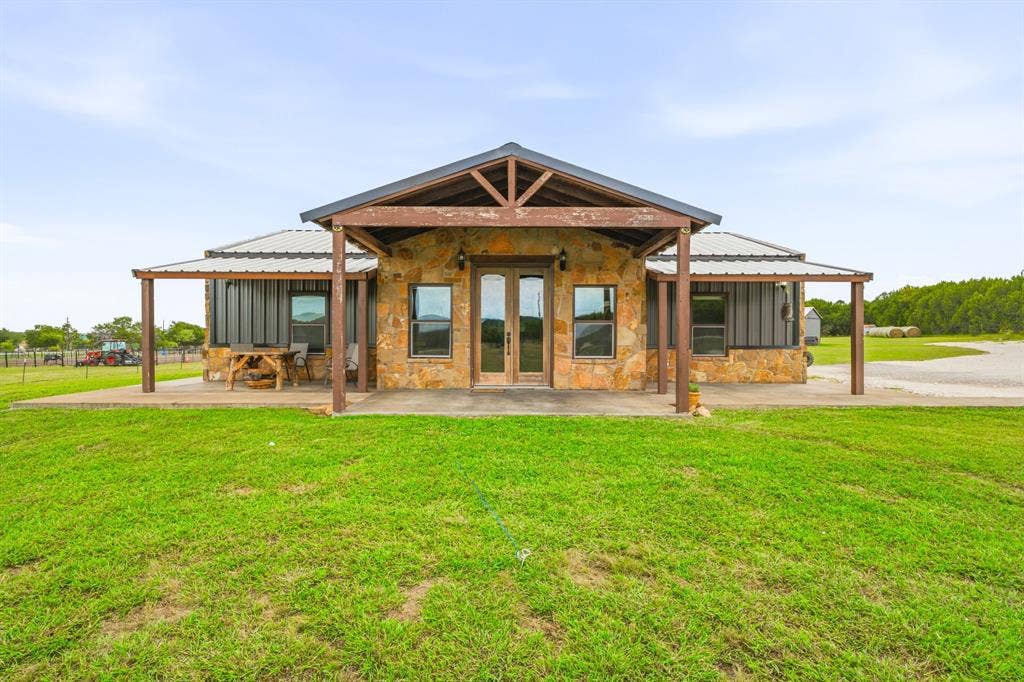 121 Private Road 2121, Meridian, TX 76665