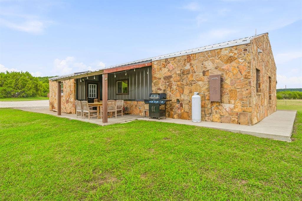 121 Private Road 2121, Meridian, TX 76665