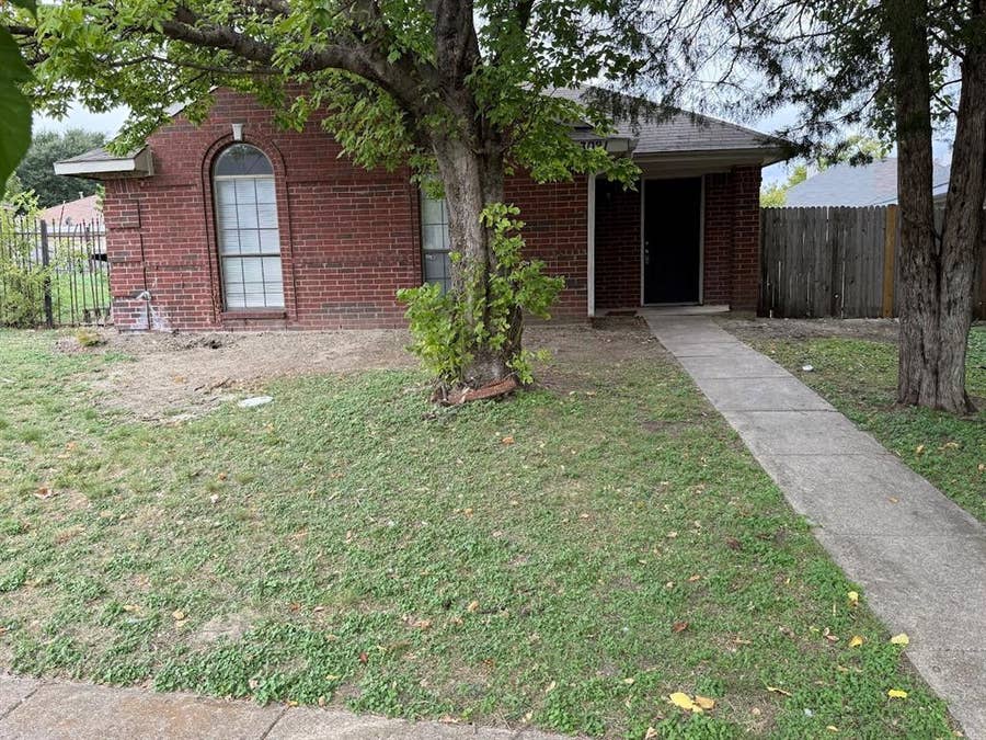 Property photo for 3021 Lawndale Drive, Lancaster, TX