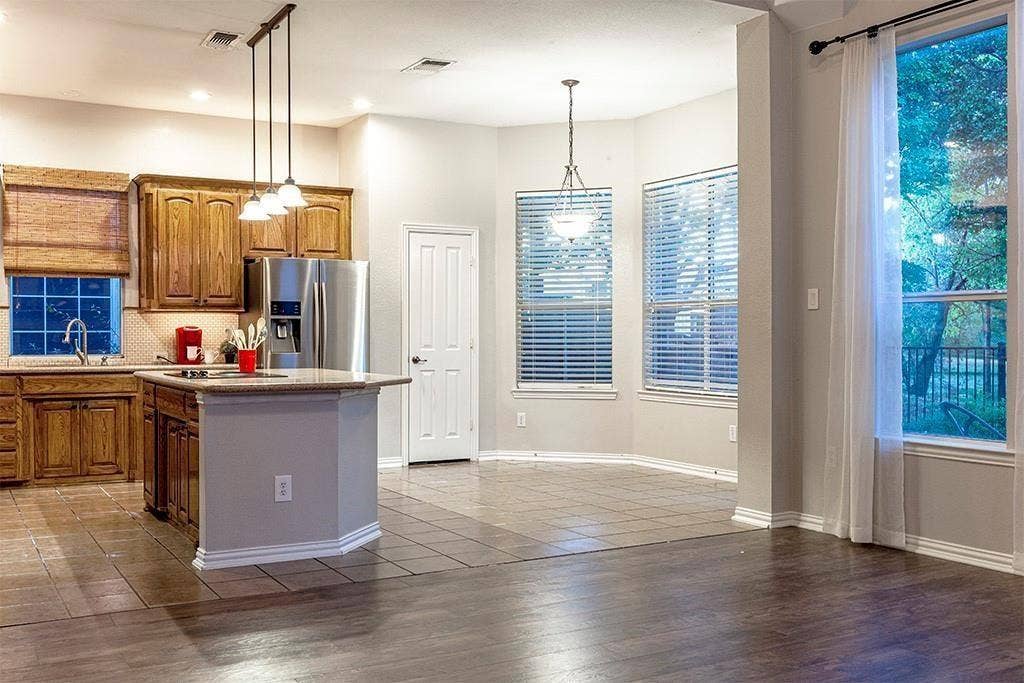 802 Moose Hollow Lane, Euless, TX 76039