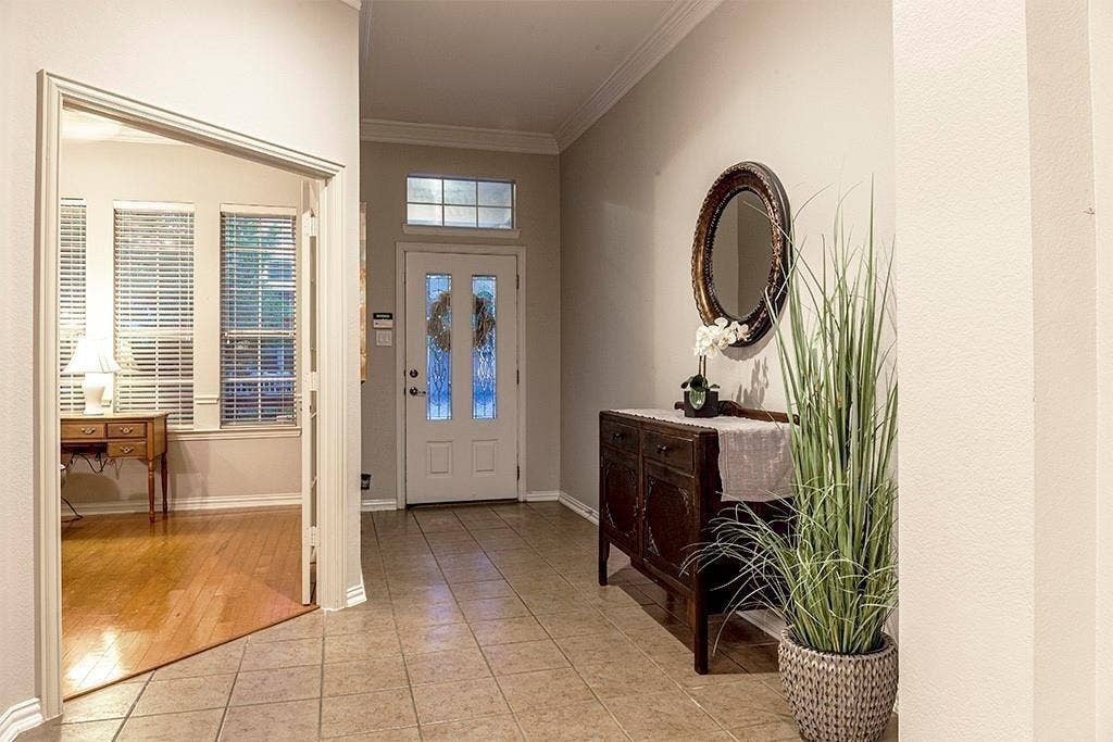 802 Moose Hollow Lane, Euless, TX 76039