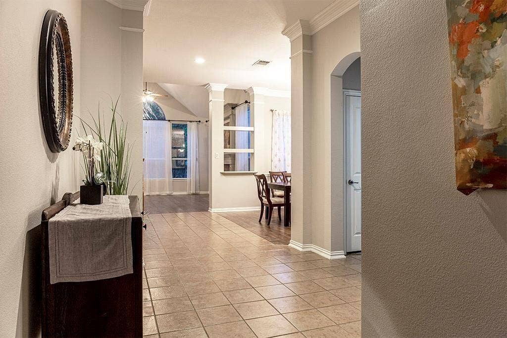 802 Moose Hollow Lane, Euless, TX 76039