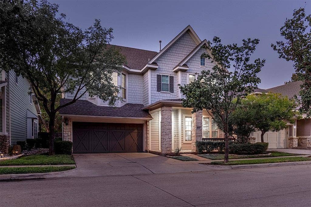 802 Moose Hollow Lane, Euless, TX 76039