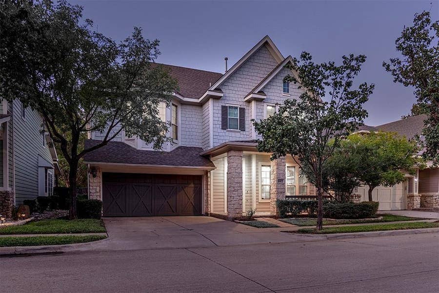 Property photo for 802 Moose Hollow Lane, Euless, TX