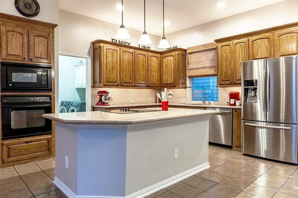 802 Moose Hollow Lane, Euless, TX 76039